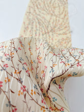 画像をギャラリービューアに読み込む, よろけ縞地紋に枝花模様【六つ釦】