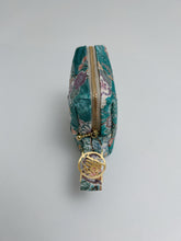 画像をギャラリービューアに読み込む, 浅葱色扇に蝶草花模様【中】