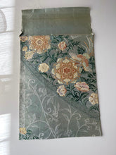 画像をギャラリービューアに読み込む, 【あずま型 中】唐織正倉院・鳳凰花模様・金銀糸