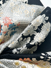 画像をギャラリービューアに読み込む, 草花丸華模様変わり波地紋【六つ釦】