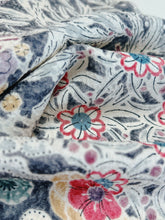 画像をギャラリービューアに読み込む, 水彩風花尽くし模様【ティアード】