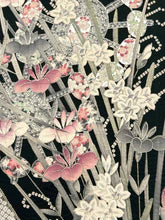 画像をギャラリービューアに読み込む, 杜若に槌車菖蒲銀彩模様【小】