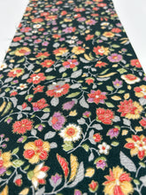 画像をギャラリービューアに読み込む, 芝地紋に唐草花更紗模様金彩縁【ブラウス】