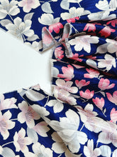 画像をギャラリービューアに読み込む, 変わり波地紋に花尽くし模様【ティアード】