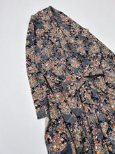 画像をギャラリービューアに読み込む, 亀甲に四季の草花尽くし模様【四つ釦】