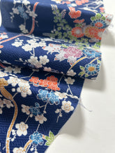 画像をギャラリービューアに読み込む, 鼓に紐枝梅模様紗綾型地紋【S】