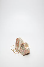 画像をギャラリービューアに読み込む, 重ね絵皿波に唐花模様②【ケニガマ・小】