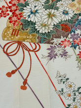 画像をギャラリービューアに読み込む, 枝梅に開き扇花づくし模様【六つ釦】