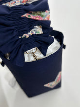 画像をギャラリービューアに読み込む, 読み本冊子金彩花模様