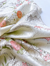 画像をギャラリービューアに読み込む, 川辺の草花模様【六つ釦】