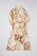 画像をギャラリービューアに読み込む, 枝梅に開き扇花づくし模様【六つ釦】