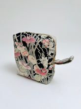 画像をギャラリービューアに読み込む, 杜若に槌車菖蒲銀彩模様【大】