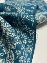 画像をギャラリービューアに読み込む, 流水地紋に草花模様【S】