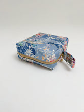 画像をギャラリービューアに読み込む, 雲絵に四季の草花尽くし模様【大】