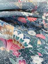 画像をギャラリービューアに読み込む, 糊ちらし地に暈し花蝶模様【サイドギャザーワンピース】