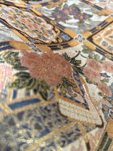 画像をギャラリービューアに読み込む, 【あずま型 中】秀宝菱額に橘松花模様