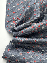 画像をギャラリービューアに読み込む, 絞りに地紙舞花模様【六つ釦】