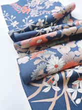 画像をギャラリービューアに読み込む, 濁り瑠璃色に花模様【六つ釦】