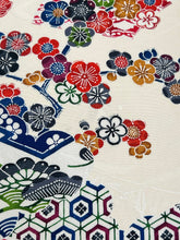 画像をギャラリービューアに読み込む, 流水地紋に吉祥絵菊笹楓模様【S】