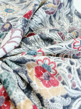 画像をギャラリービューアに読み込む, 水彩風花尽くし模様【ティアード】