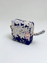 画像をギャラリービューアに読み込む, 楓牡丹模様【中】