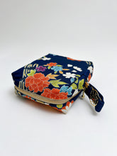 画像をギャラリービューアに読み込む, 鮫小紋地紋に楓菊荻模様【大】