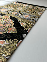 画像をギャラリービューアに読み込む, 【あずま型 中】菱華尽くしに花鳥模様刺繍・金糸