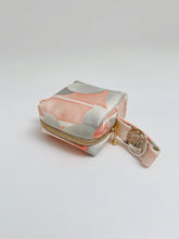 画像をギャラリービューアに読み込む, 紗綾型地紋に暈し花絵模様【小】