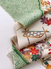 画像をギャラリービューアに読み込む, 柵に四季の草花模様・縮緬