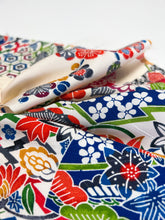 画像をギャラリービューアに読み込む, 流水地紋に吉祥絵菊笹楓模様【S】