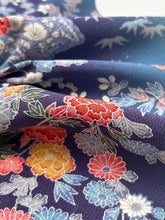 画像をギャラリービューアに読み込む, 縮緬地に四季の草花模様【長丈シュッケニ】