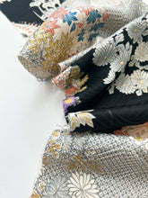 画像をギャラリービューアに読み込む, 草花丸華模様変わり波地紋【六つ釦】