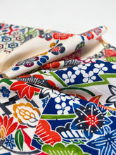 画像をギャラリービューアに読み込む, 流水地紋に吉祥絵菊笹楓模様【S】