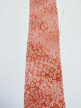 画像をギャラリービューアに読み込む, 変わり紗綾型地紋に小花尽くし【四つ釦】