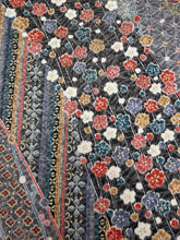 画像をギャラリービューアに読み込む, 紗綾型地紋に雲取り花散らし模様【ティアード】