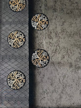 画像をギャラリービューアに読み込む, 【あずま型 中】飛び丸柄・献上有職模様引箔と金銀糸