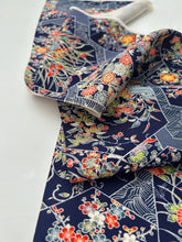 画像をギャラリービューアに読み込む, 亀甲に四季の草花尽くし模様【四つ釦】