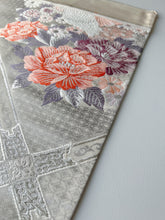 画像をギャラリービューアに読み込む, 【あずま型 中】蜀江縁に七宝織り花尽くし模様(プラチナ本銀二重織)