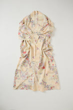 画像をギャラリービューアに読み込む, 紗綾型地紋に枝花舞蝶模様【四つ釦】