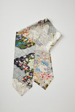 画像をギャラリービューアに読み込む, 【長】変わり波地紋に雲取り吉祥花模様