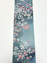 画像をギャラリービューアに読み込む, 糊ちらし地に暈し花蝶模様【サイドギャザーワンピース】