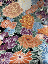 画像をギャラリービューアに読み込む, 金駒縁の花尽くし模様【黒留袖】