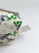 画像をギャラリービューアに読み込む, 車絵に藤花模様【大】