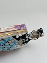 画像をギャラリービューアに読み込む, 波地紋に藤絵模様【中】