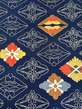 画像をギャラリービューアに読み込む, 亀甲尽くし地紋に花菱蝶菱絵模様【L】