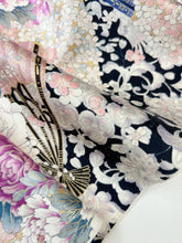 画像をギャラリービューアに読み込む, 【特短】開き扇地紋に扇面牡丹花模様