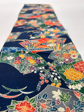 画像をギャラリービューアに読み込む, 地紙扇に草花模様・縮緬