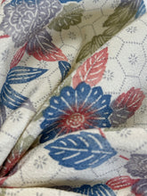 画像をギャラリービューアに読み込む, 亀甲花草模様【ブラウス】