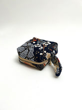 画像をギャラリービューアに読み込む, 七宝地紋に扇古典柄金彩模様【小】