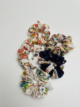 画像をギャラリービューアに読み込む, 白地に小花模様【小】5点セット